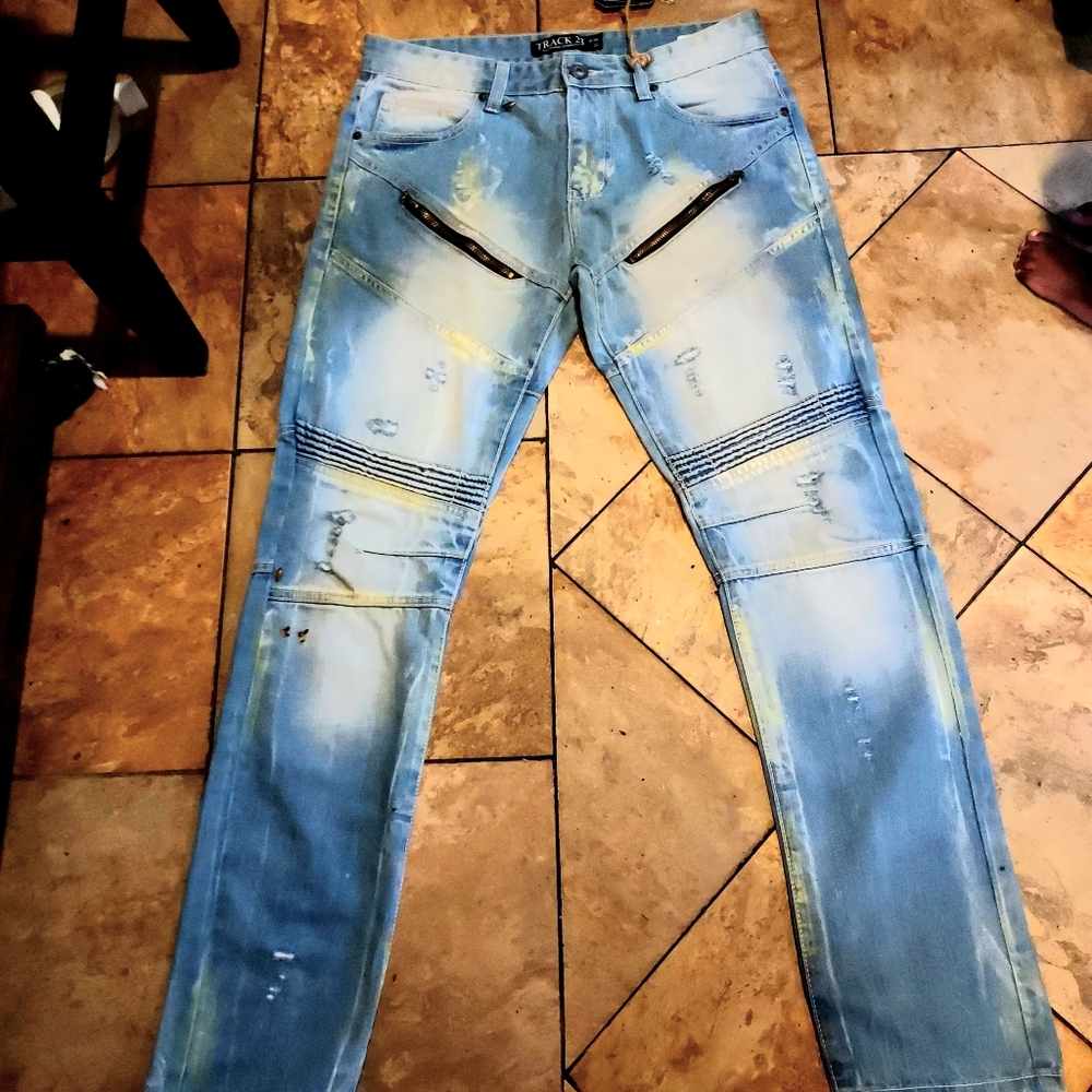 Brand new men Designer jeans..very SHarp size 34 .